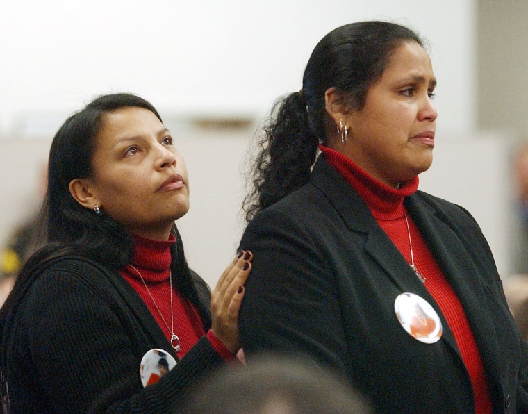 LuAnna Yellow Robe, left, and her sister Rona Walsh address Gary Ridgway in court in Seattle in 2003.