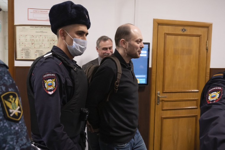 Russian opposition activist Vladimir Kara-Murza is taken into a courtroom for a hearing