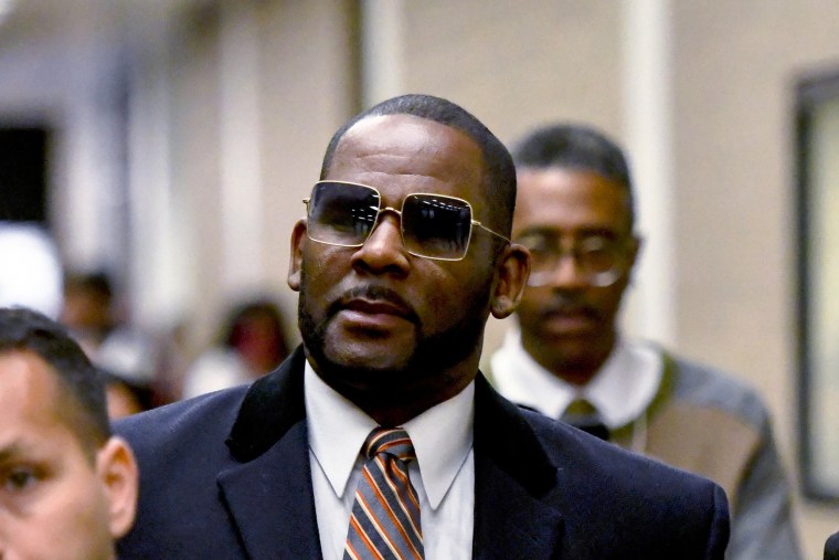 R. Kelly leaves the Daley Center in Chicago on May 8, 2019.