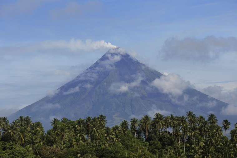 Rescuers confirm there were no survivors after plane crashed on Philippine volcano