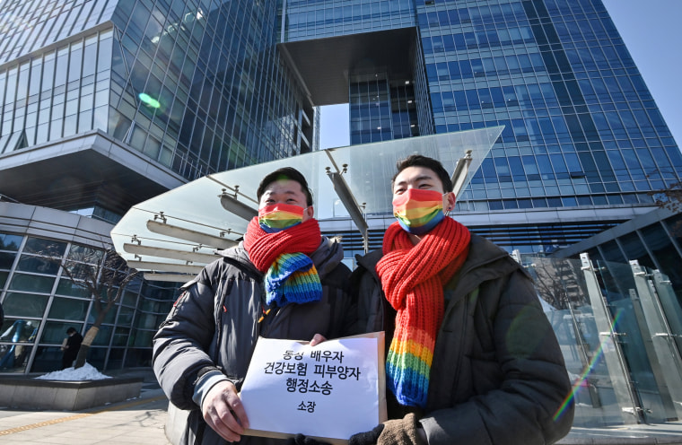 So Sung-uk, left, and Kim Yong-min outside the Seoul Administrative Court as they file a lawsuit against the National Health Insurance Service for their dependent family status in Seoul on Feb. 18, 2021.