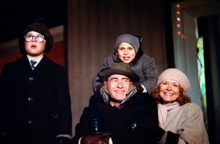 Studio Publicity Still from A Christmas Story Peter Billingsley, Darren McGavin, Melinda Dillon, Ian Petrella © 1983 MGM  All Rights Reserved   File Reference # 31708272THA  For Editorial Use Only