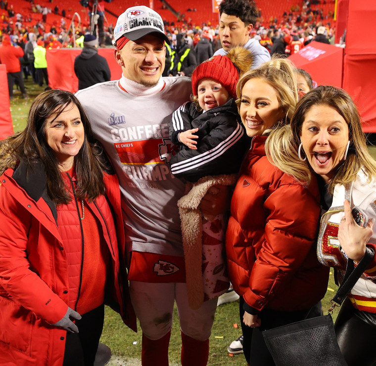 Patrick Mahomes Smiles with Daughter at Kansas City Chiefs' Family Day