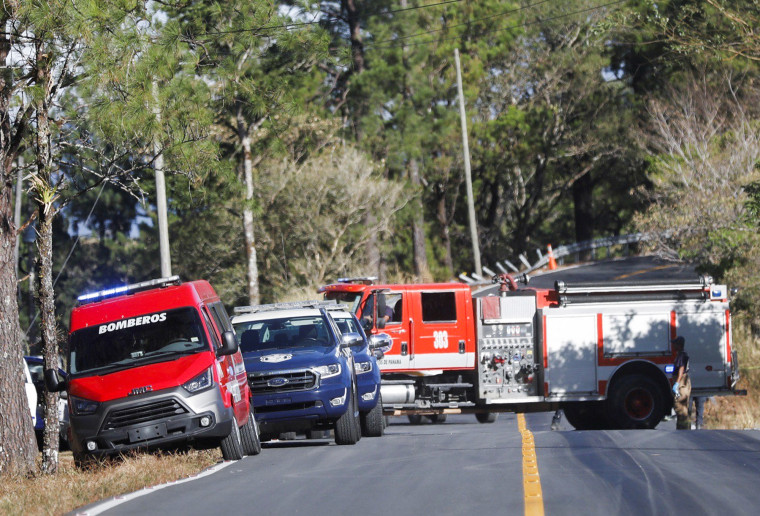 Equipos de rescate trabajan en el lugar del accidente, Los Planes de Gualaca, en Panamá.