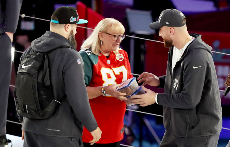 Mother Donna Kelce brings cookies to her son's Jason Kelce and Travis Kelce.