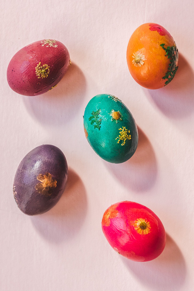 dried flower Easter eggs 