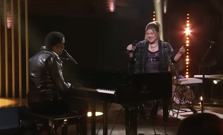Babyface and Clarkson wowed fans with their take on "Exhale (Shoop Shoop)."