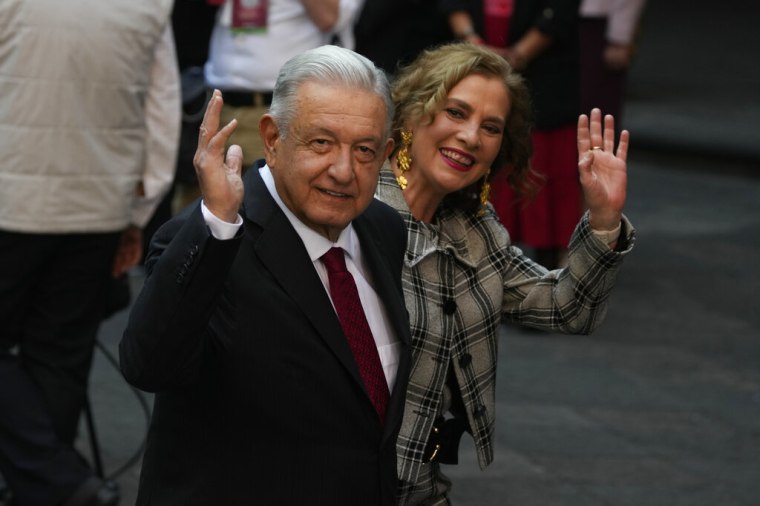 López Obrador y su esposa en el Palacio Nacional el 11 de enero. 