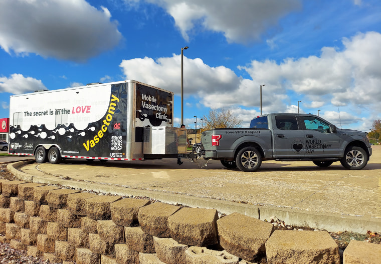 After volunteering as part of World Vasectomy Day, Dr. Edgar Guarín realized the mobile clinics doctors use in other countries could help him reach more patients in Iowa, where he practices.