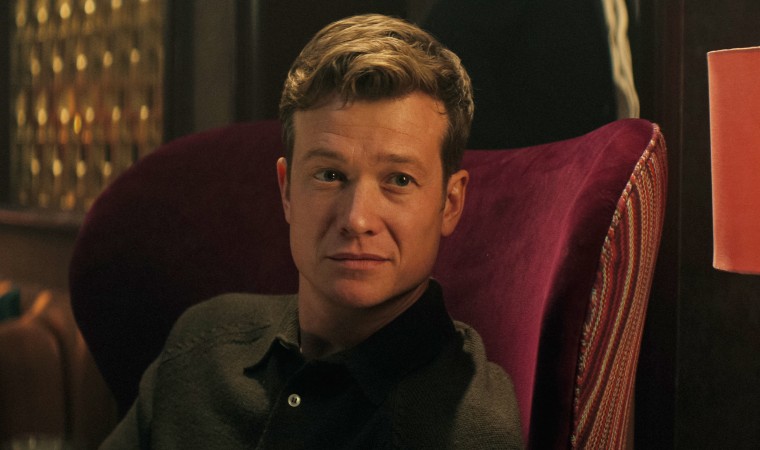 You. Ed Speleers as Rhys in episode 401 of You. 