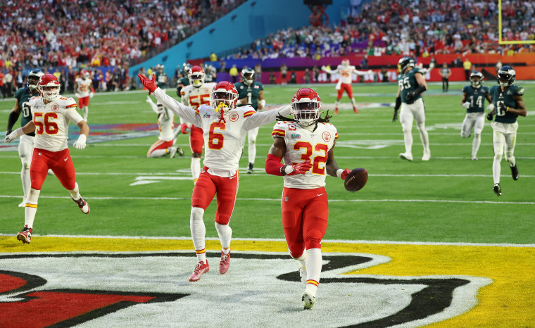 Chiefs overcome 10-point halftime deficit to defeat Eagles, capture Super  Bowl LVII