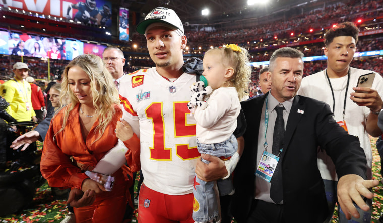 Chiefs super fans thrilled daughter born on Patrick Mahomes