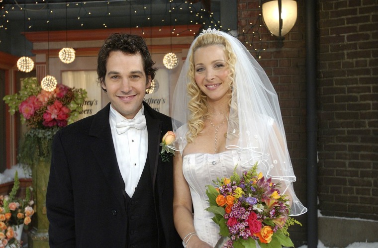 Friends, Paul Rudd as Mike Hannigan, Lisa Kudrow as Phoebe Buffay 