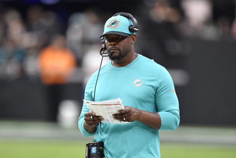 Brian Flores during a game between the Miami Dolphins and Las Vegas Raiders 