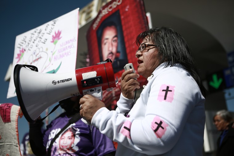 Mothers of the disappeared demonstrate in Juarez