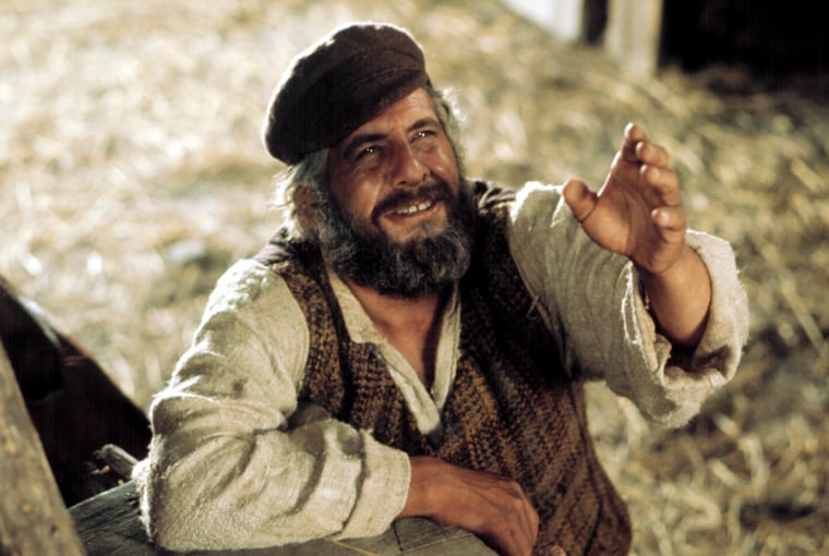 Chaim Topol, Israeli actor known for Fiddler on the Roof’s Tevye, dies at 87