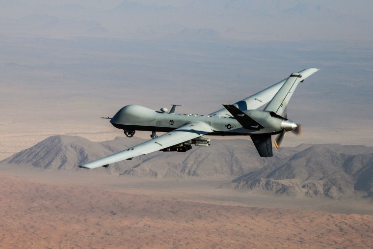 یک MQ-9 Reaper در یک ماموریت جنگی بر فراز جنوب افغانستان پرواز می کند.