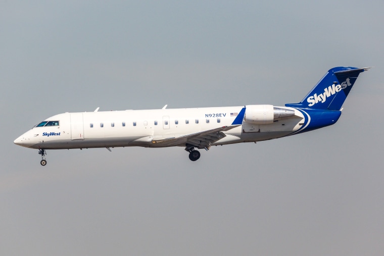 Image: SkyWest Airlines Bombardier CRJ-200 at Los Angeles airport in 2016.