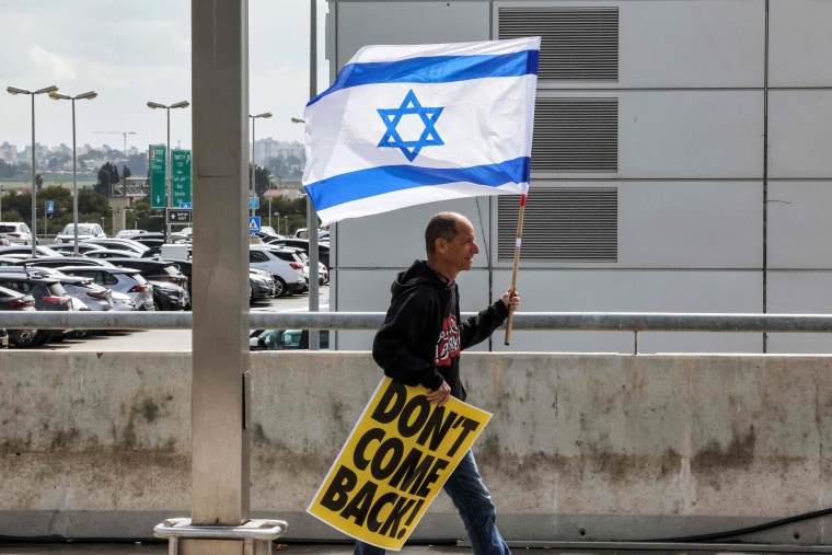 La Knesset, le parlement israélien, a franchi une nouvelle étape le 14 mars pour faire avancer un ensemble de réformes juridiques qui a déclenché des manifestations de masse contre le gouvernement d'extrême droite de Netanyahu.