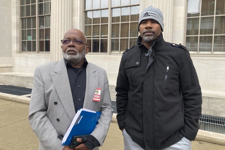 Banta, de 31 años, fue sentenciado a 20 años en una prisión federal por su papel en la muerte en mayo de 2018 de Larry Earvin, de 65 años, hermano de Willie Earvin y padre de Pippion.  Se espera que los coacusados ​​de Banta, Todd Sheffler y Willie Hedden, sean sentenciados la próxima semana.  (Foto AP/John O'Connor)