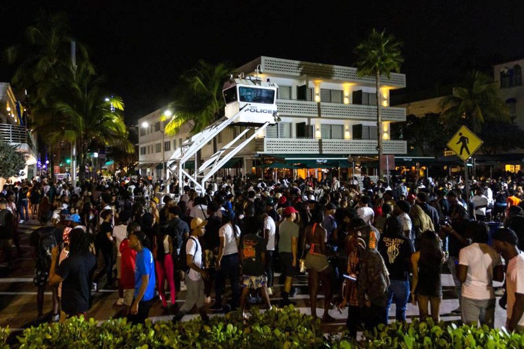 Miami Beach restricts alcohol sales but rejects a curfew amid spring