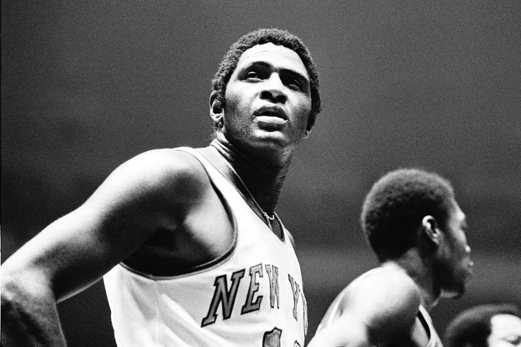 NEW YORK, NY - OCTOBER 16, 1973:  Willis Reed, center of the New York Knicks, takes a brief pause to look at the scoreboard during an NBA basketball game against the Buffalo Braves in Madison Square Garden on October 16, 1973 in New York. Reed scored 6 points during the game as the New York Knicks defeated the Buffalo Braves, 117-91. (Photo by Ross Lewis/Getty Images)