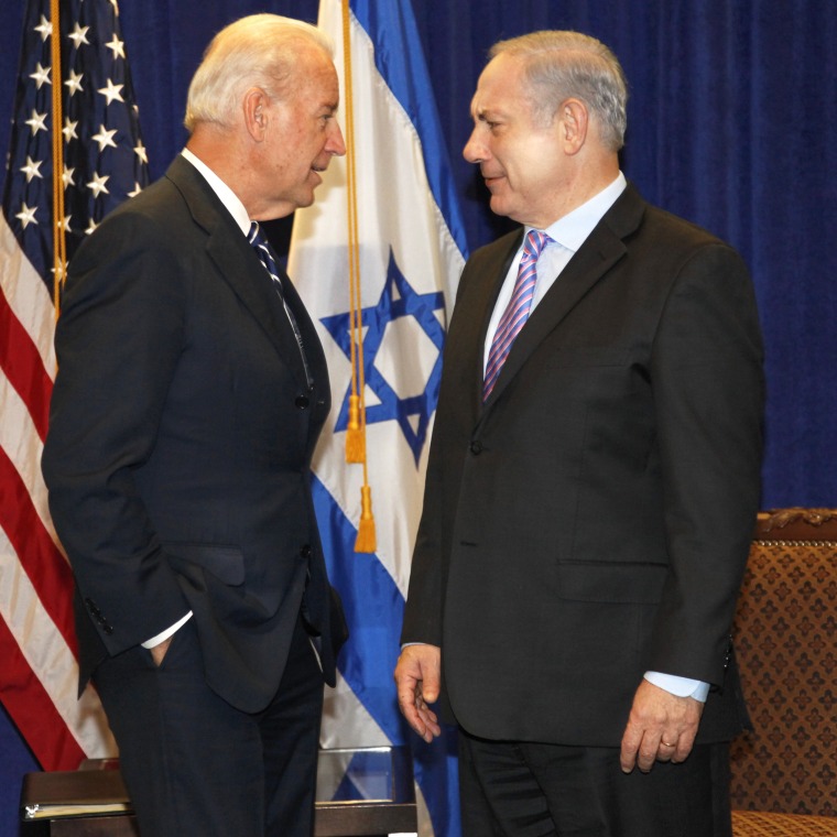 El vicepresidente Joe Biden se reúne con el primer ministro israelí Benjamin Netanyahu durante la reunión general anual de las federaciones judías de América del Norte en Nueva Orleans, el domingo 7 de noviembre de 2010.