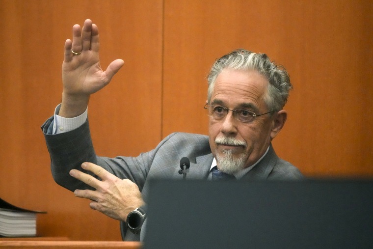 Terry Sanderson, el hombre de Utah que demandó a Gwyneth Paltrow, testifica ante un tribunal en Park City, Utah, el 27 de marzo de 2023.