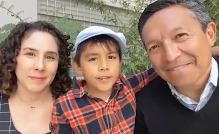 Nancy Chaires Espinoza y Pablo Espinoza con su hijo Nicolás Agustín Espinoza Chairs.
