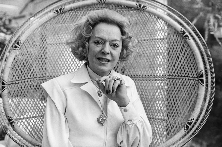 Christine Jorgensen en casa en 1977.