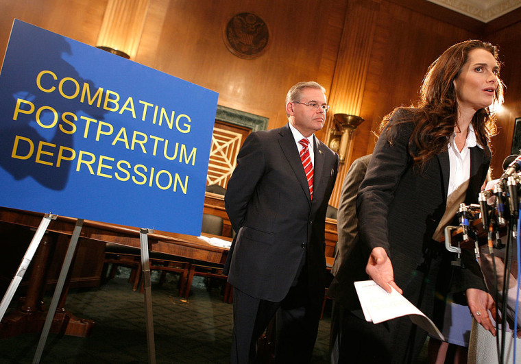 La actriz Brooke Shields habla sobre su experiencia con la depresión posparto durante una rueda de prensa en el Congreso para respaldar la aprobación de una ley que fomenta el diagnóstico de este trastorno, el 11 de mayo de 2007 en Washington. 