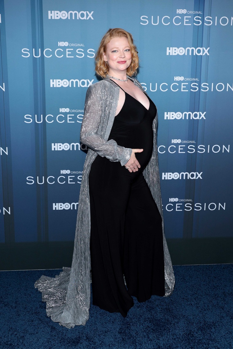 Succession' star Sarah Snook pregnant at Season 4 premiere - Los