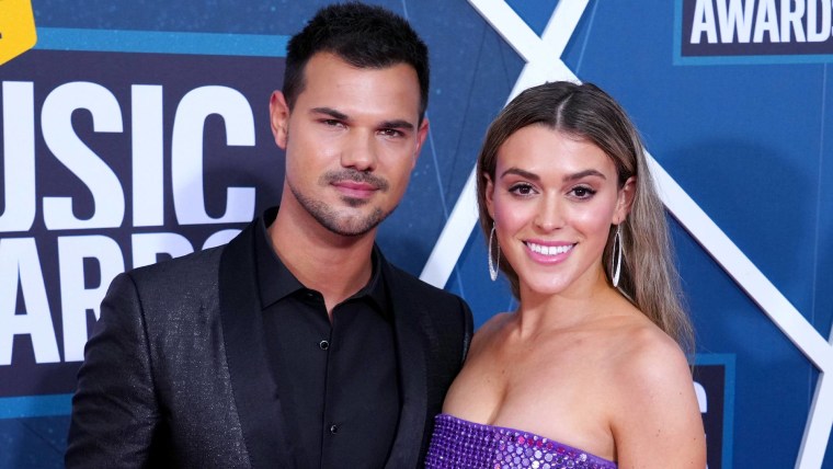 Taylor Lautner y Taylor Dome en los CMT Music Awards de 2022