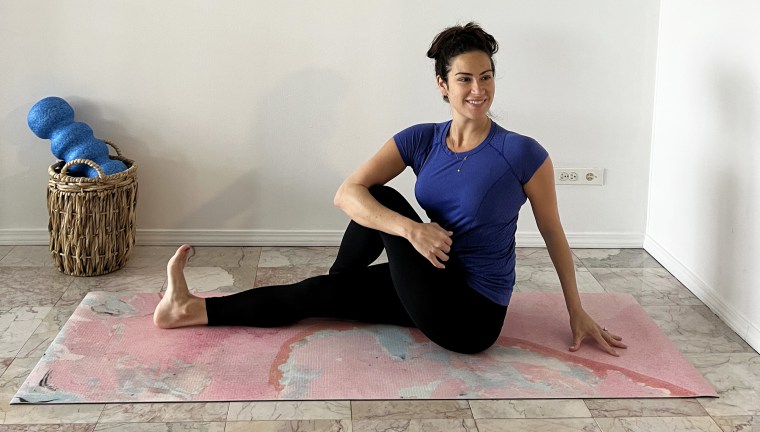 Folded leg lumbar online stretch