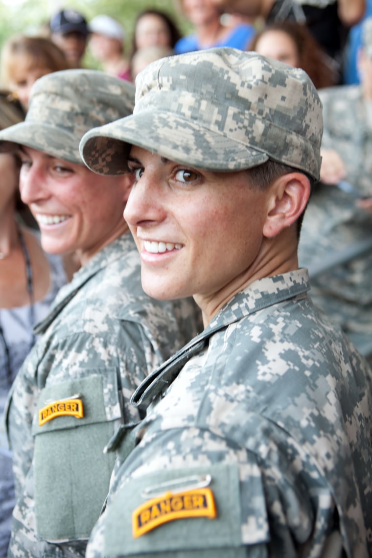 Capt. Kristen Griest (R) and 1st Lt.  Shaye Haver (L).