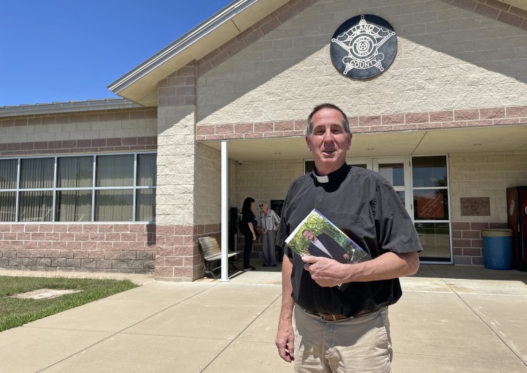 Rev. Kevin Henderson of the local Sunrise Beach Federated Church says he supports keeping the libraries open. He tried to secure a chance to address the Llano County commissioners in their chamber, but was rebuffed.