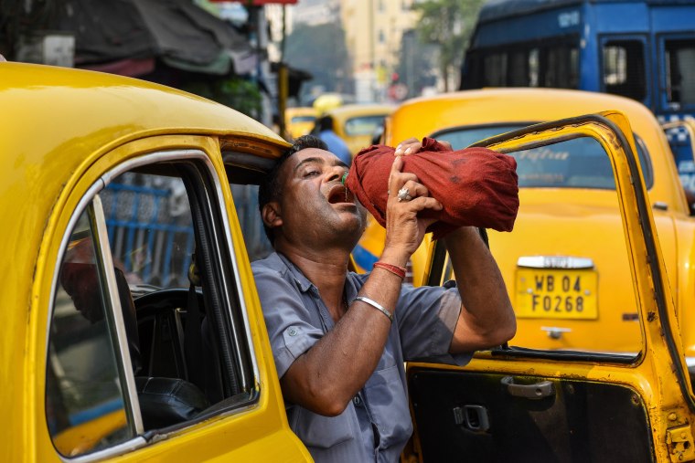 Temperature sore well above 40 Celsius as IMD has announces that heat wave will continue till the end of late on the second week of April as India experiences its highest temperature of April in nearly a decade according to report. 