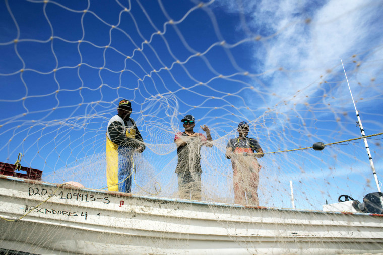 Fishermen prepare their nets at a fishing camp near San Felipe, MexicoERVATION-VAQUITA