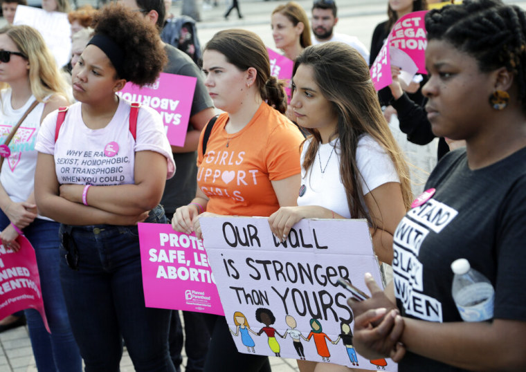 Manifestantes durante una protesta a favor del derecho al aborto en Miami, Florida, en mayo de 2019.
