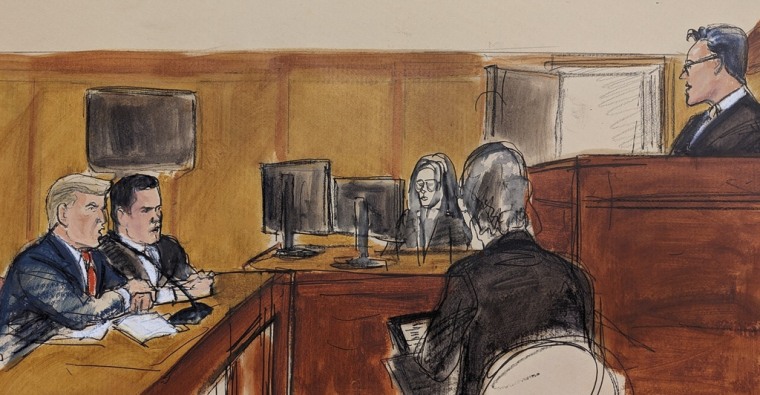 El juez Juan Merchan (derecha) le habla al expresidente Donald Trump (en el extremo izquierdo) en un dibujo de un momento de una comparecencia previa en corte de Trump en Nueva York.

