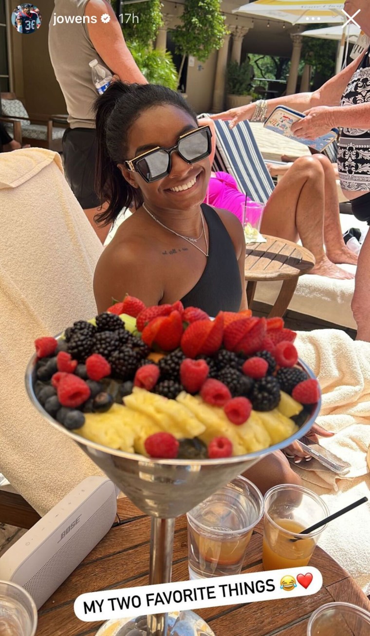 Jonathan Owens captures a sweet picture of his wife, Simone Biles.