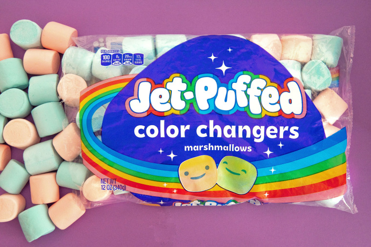 Color-changing marshmallows are here just in time for s’mores season