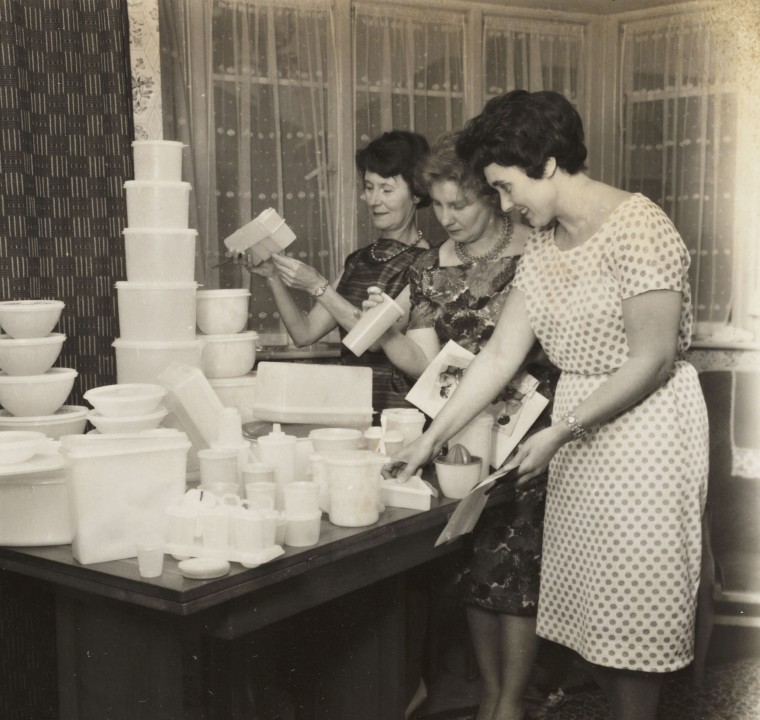 Tupperware party, 1963.