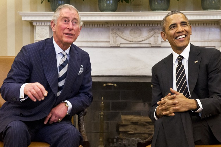 El presidente Barack Obama se reúne con el príncipe Carlos de Gran Bretaña el jueves 19 de marzo de 2015 en la Oficina Oval de la Casa Blanca en Washington.