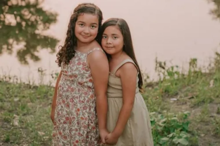 Sisters Daniela and Sofia Mendoza.