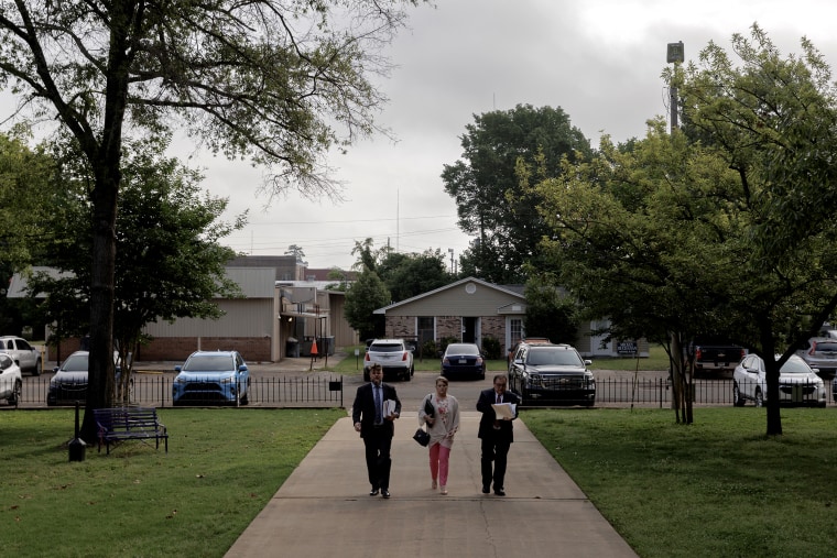 Image: Jana Bradford, center, arrives at the Little River County Courthouse in Ashdown, Ark., on May 9.