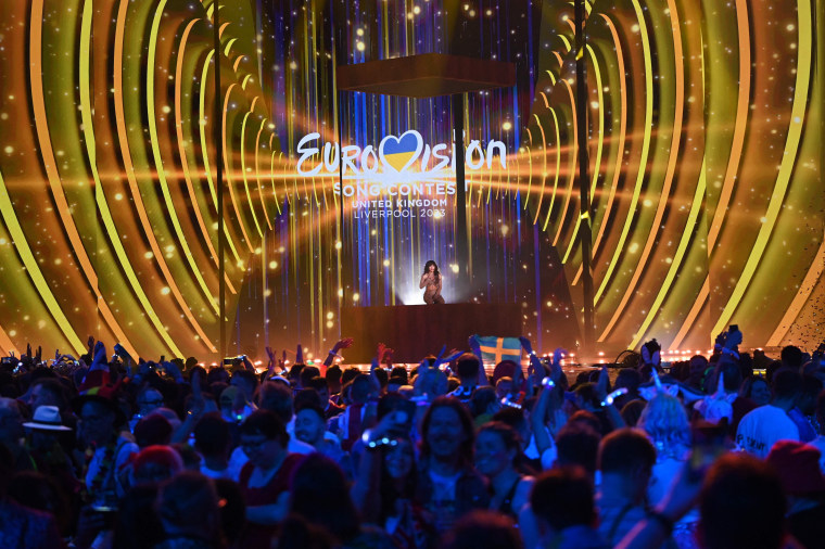 Loreen de Suecia se presenta después de ganar la final del Festival de la Canción de Eurovisión 2023 el 14 de mayo de 2023 en Liverpool, Inglaterra. 