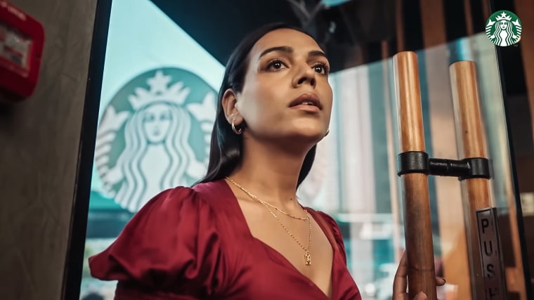 A still from the Starbucks India ad #ItStartsWithYourName.