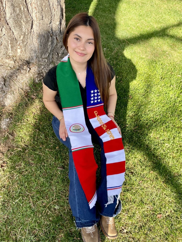 Latina sues college that did not enable sash with Mexican, U.S. flag – Alokito Mymensingh 24