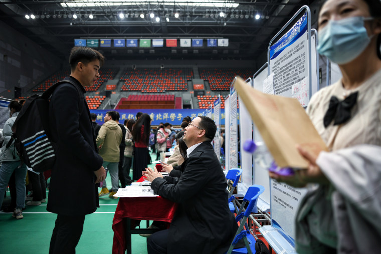 Job Fair For Graduates Held In Tianjin University